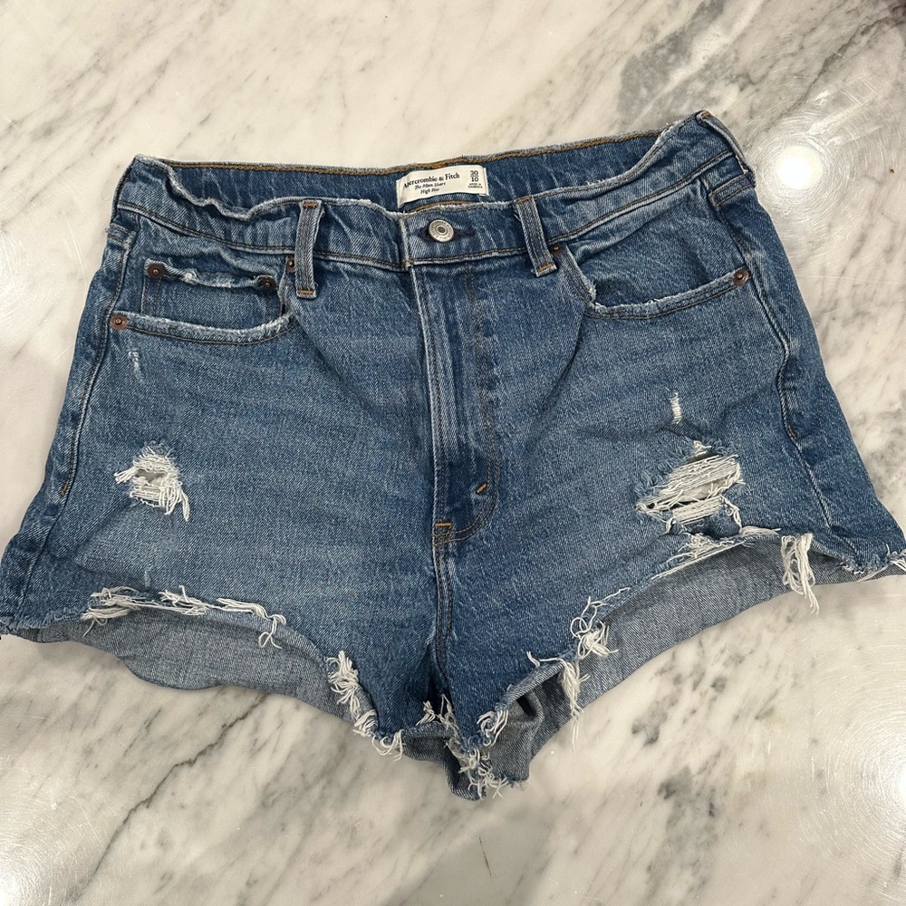 Abercrombie & Fitch “the mom short” size 30